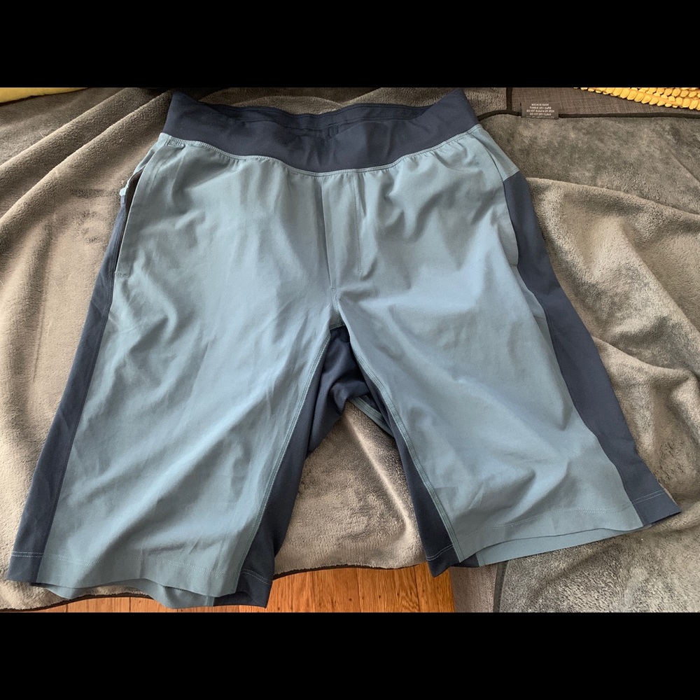 Lululemon Men’s Linerless 11 shorts